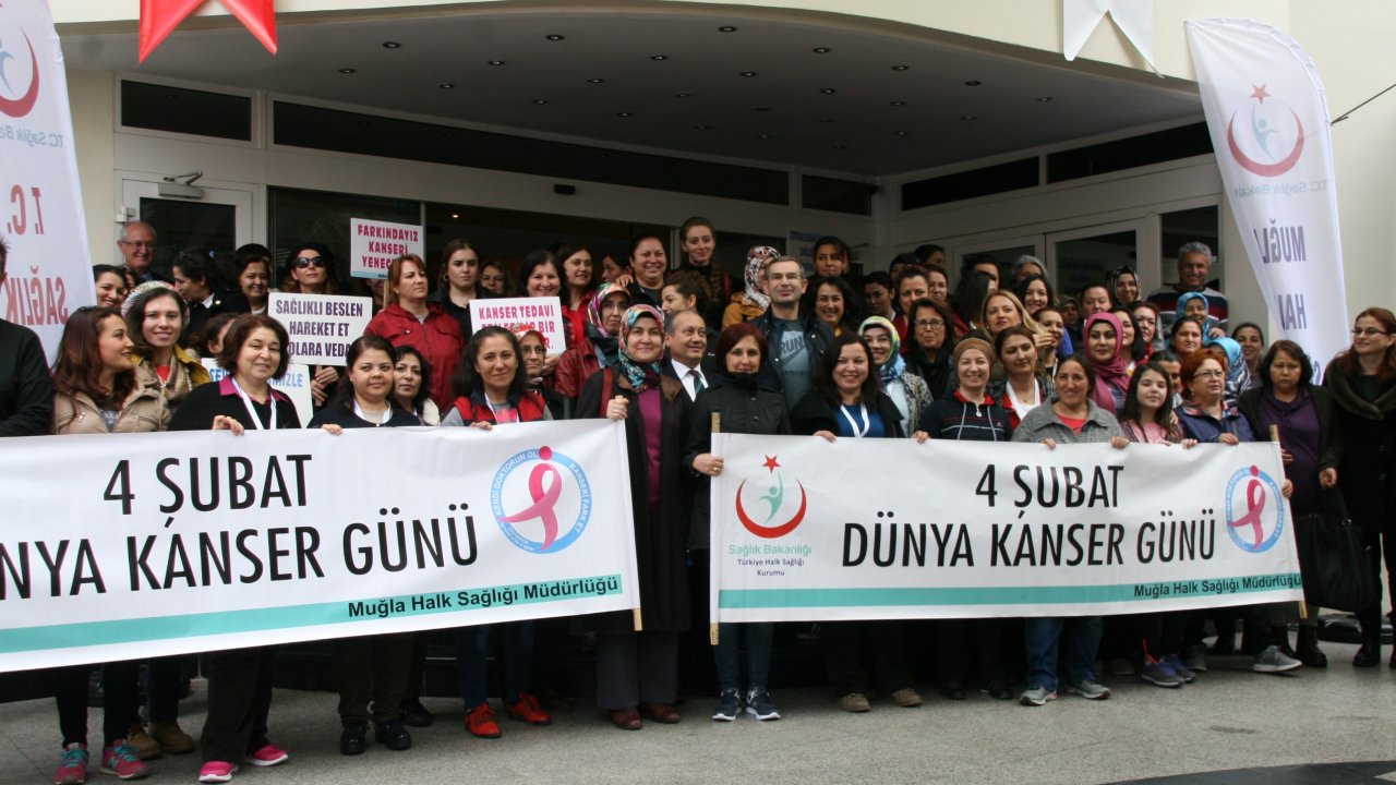 Muğla’da ebeler kansere dikkat çekmek için yürüdü
