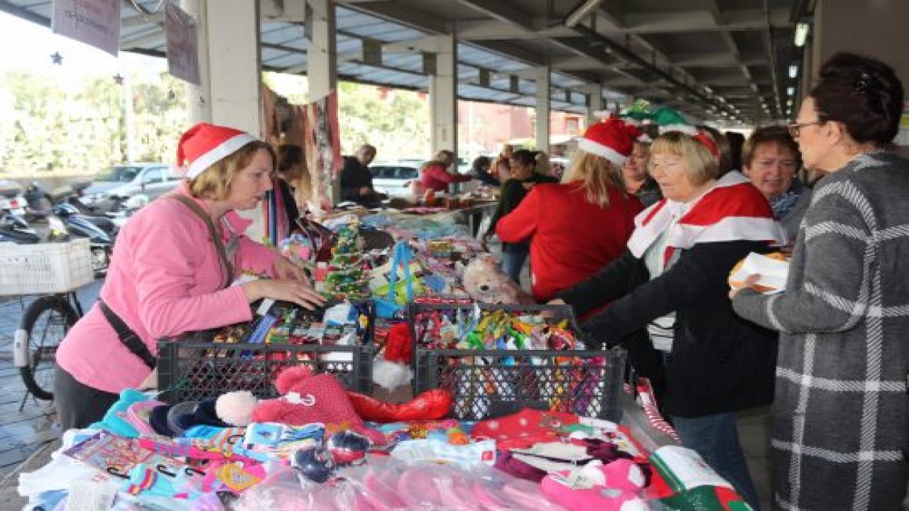 Marmaris’te Noel pazarı açıldı