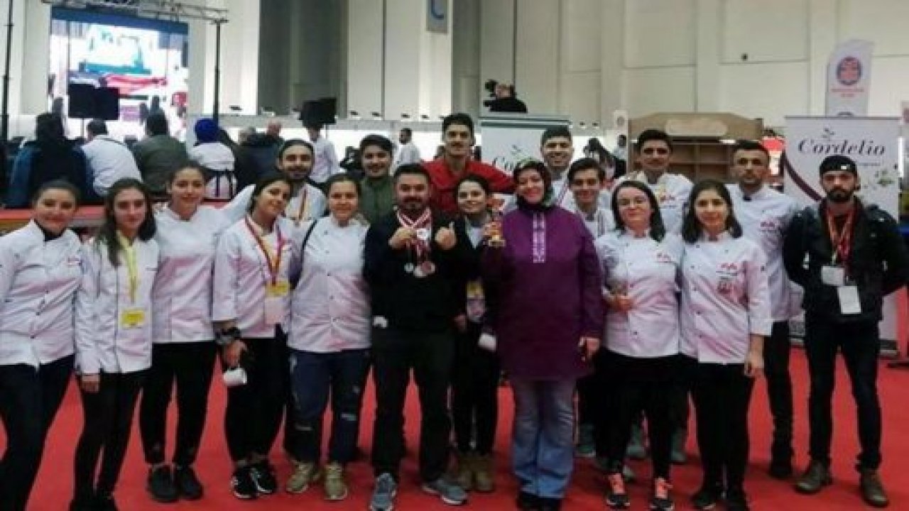 Bir ayda 25 madalya ve 2 kupa kazandılar