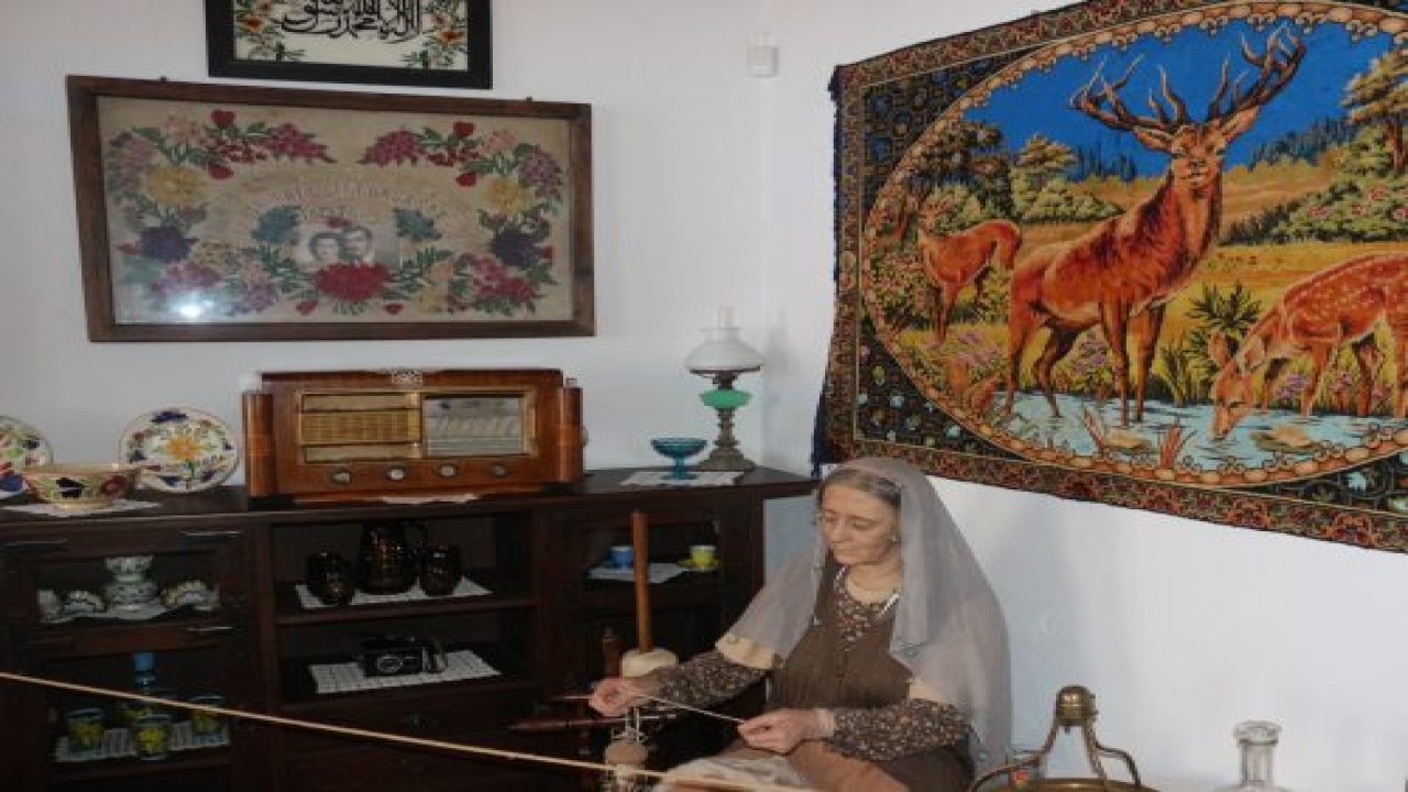 Bu evin her köşesi tarih kokuyor