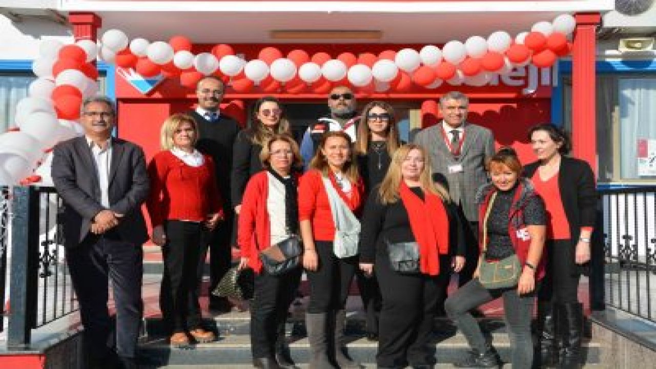 Mehmetçik ve öğrenciler yararına kermes