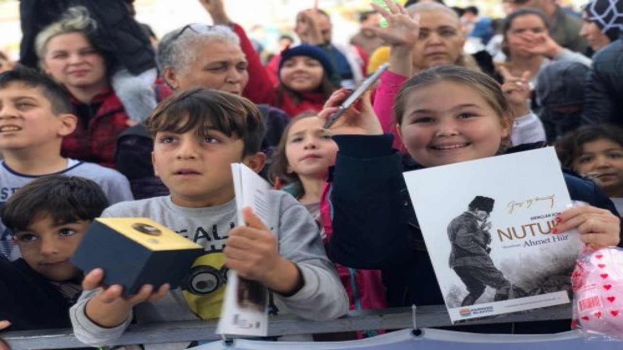 Çocuklara Nutuk hediye edildi