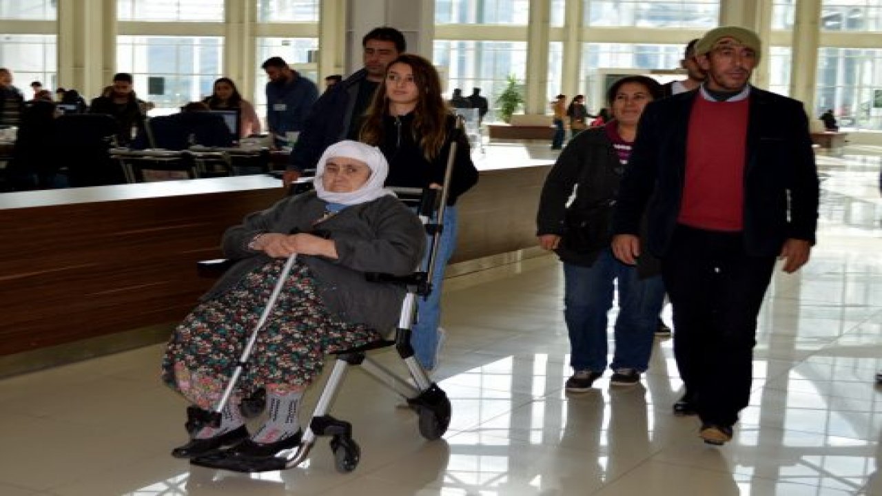 Öğrenciler hastalara gönüllü rekafatçilik yapıyor