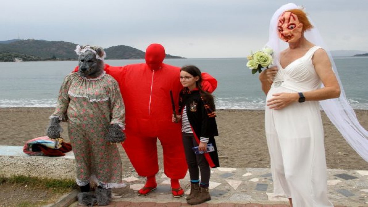 Yabancılar yardım için denize girdi