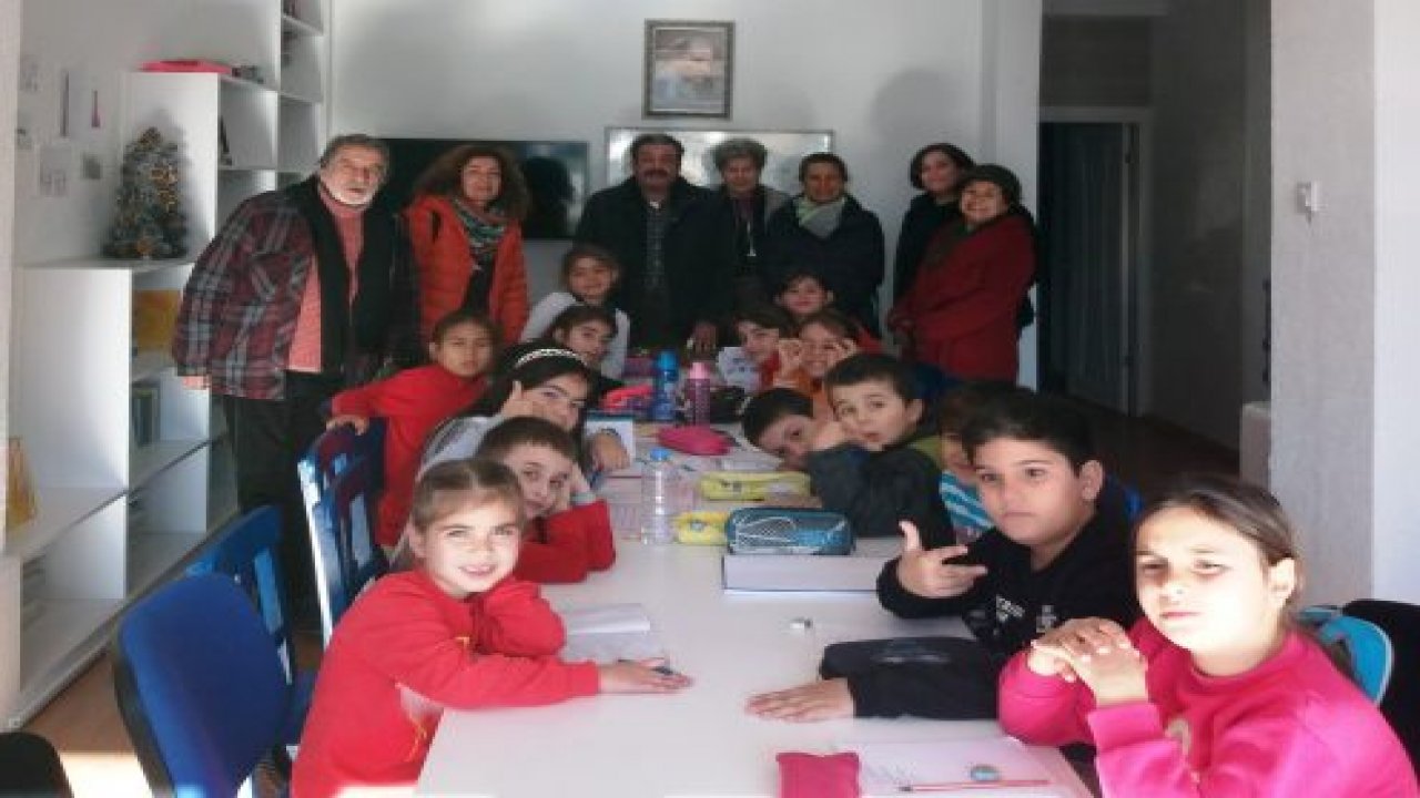 Tiyatro sanatçıları Karaovalı öğrencilerle buluştu