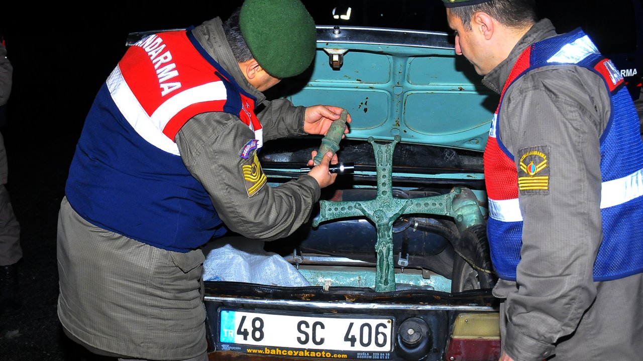 Jandarma, Hz. İsa figürlü Haç heykeli ele geçirdi
