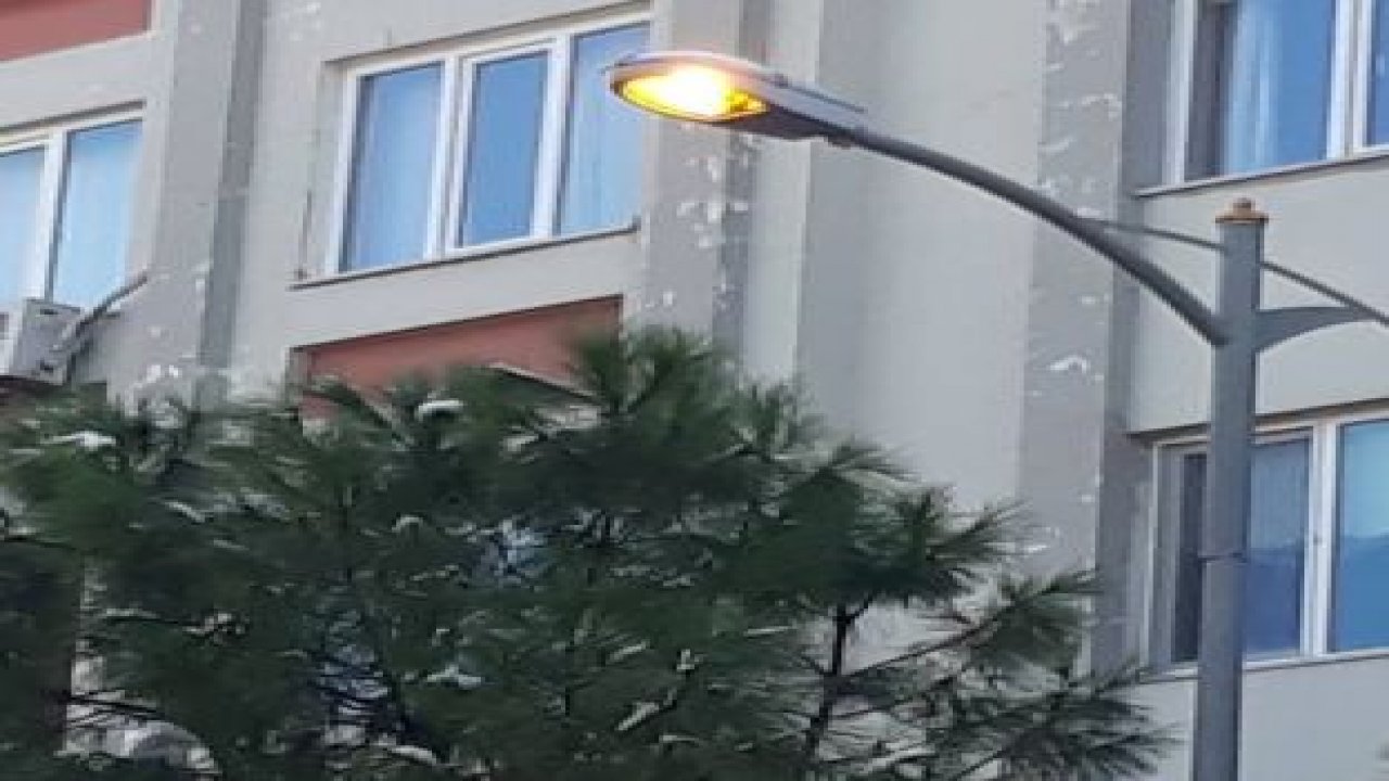 Sokak lambaları kapanmıyor