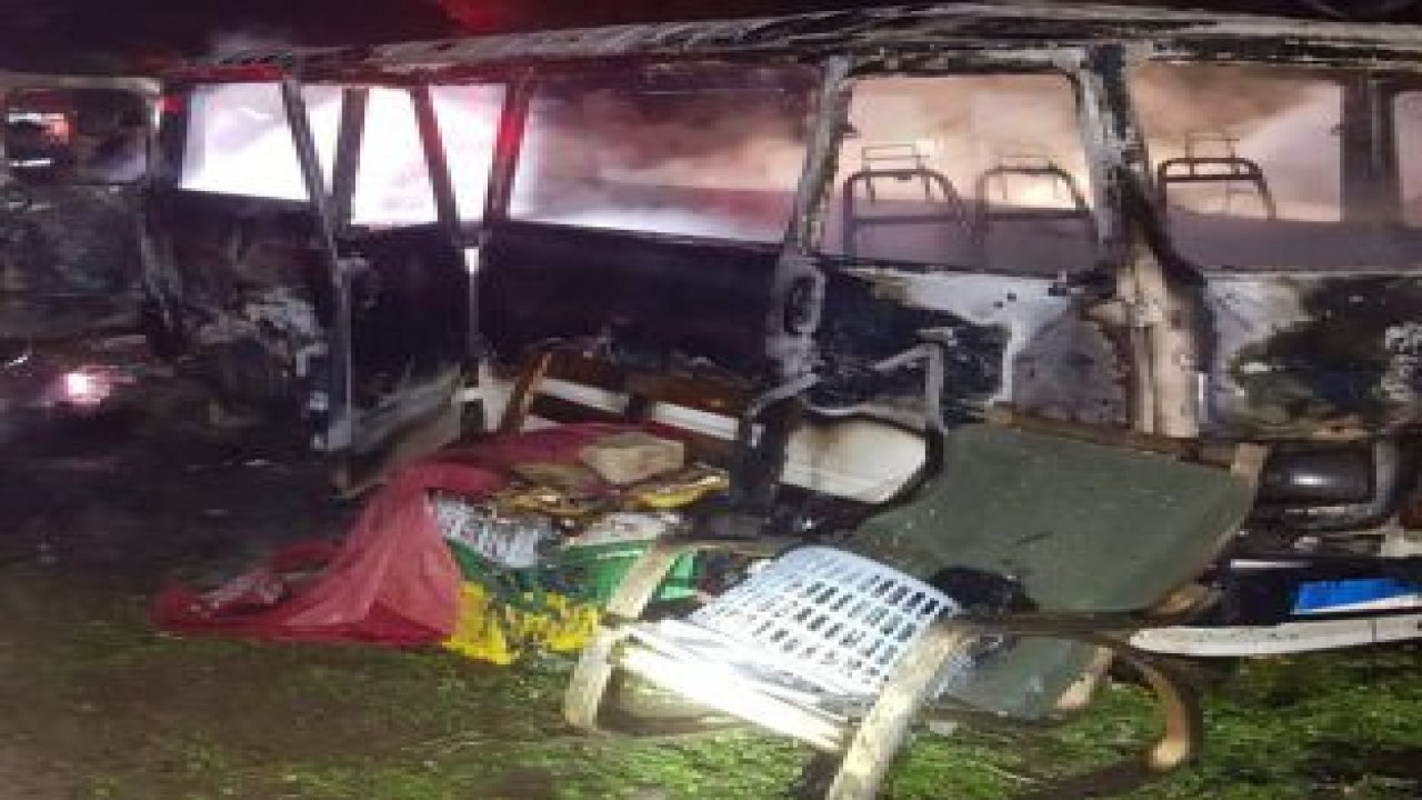 Minibüs alev topuna döndü