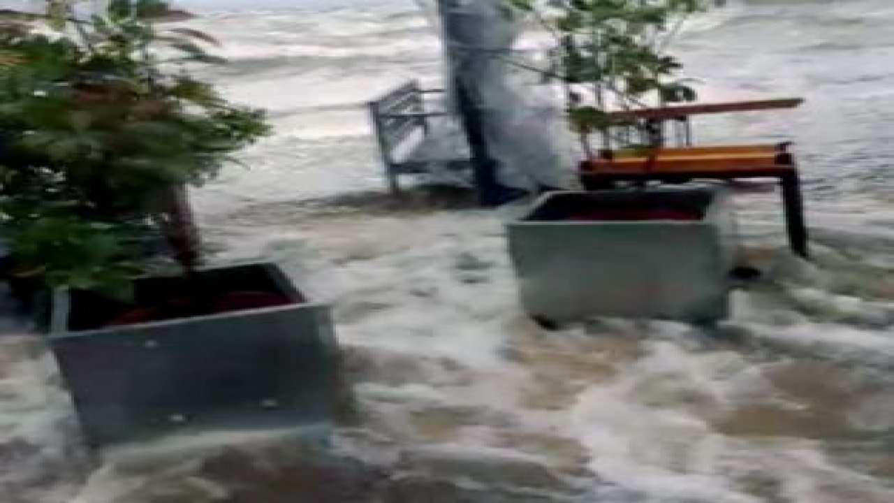 Göl taştı, işletmeler su altında kaldı