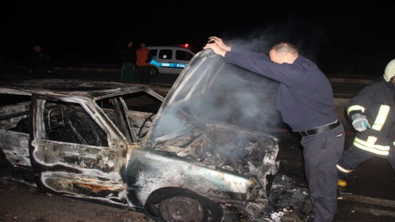 Bir anda alev alan otomobil küle döndü