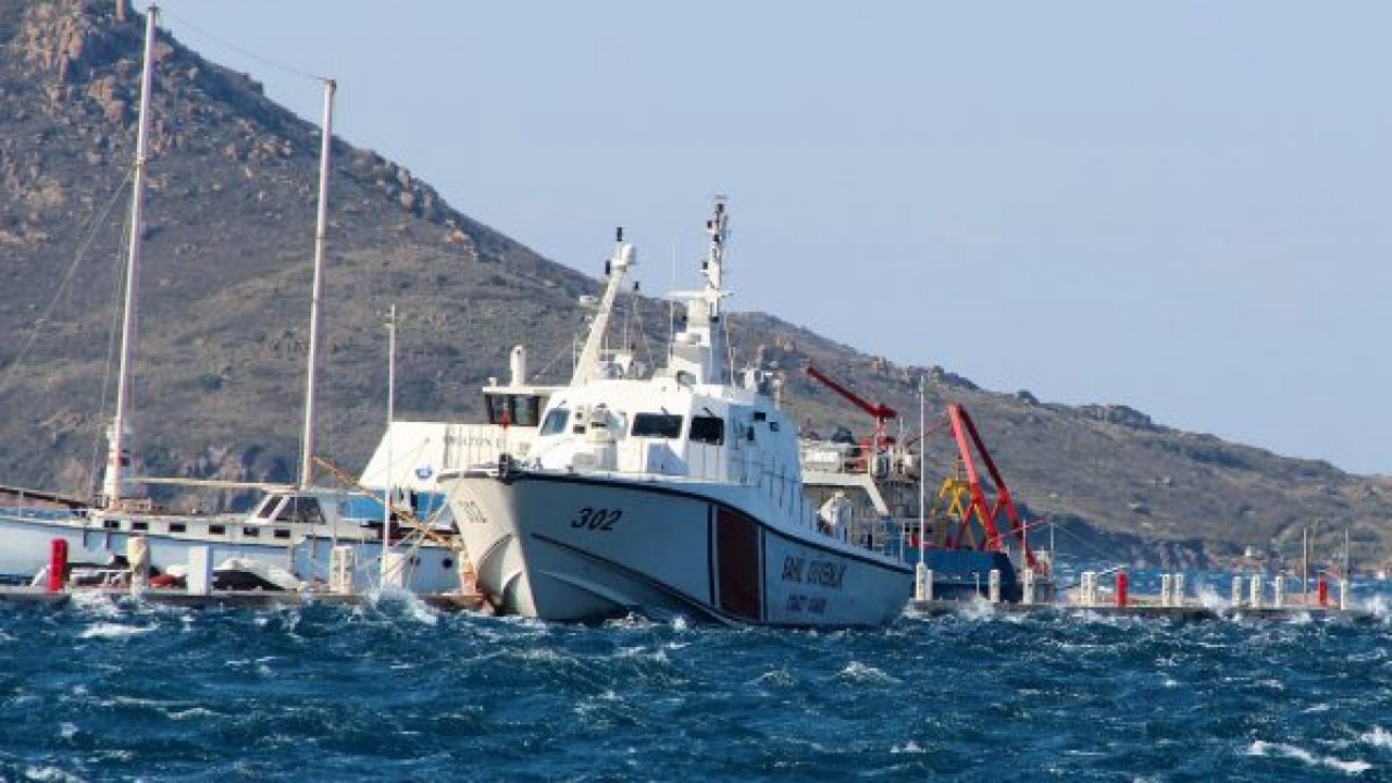 Sahil Güvenlik ekipleri fırtınanın dinmesini bekliyor