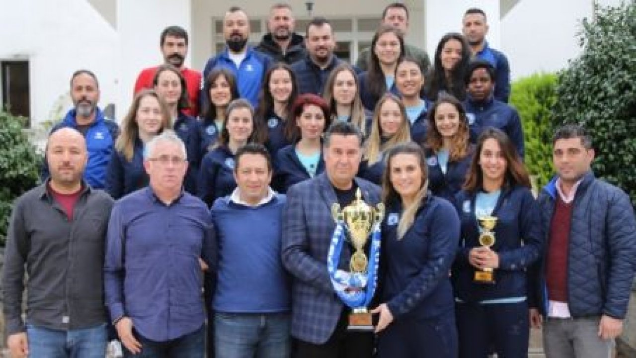 Hentbolun yıldızlarından Kocadon’a teşekkür