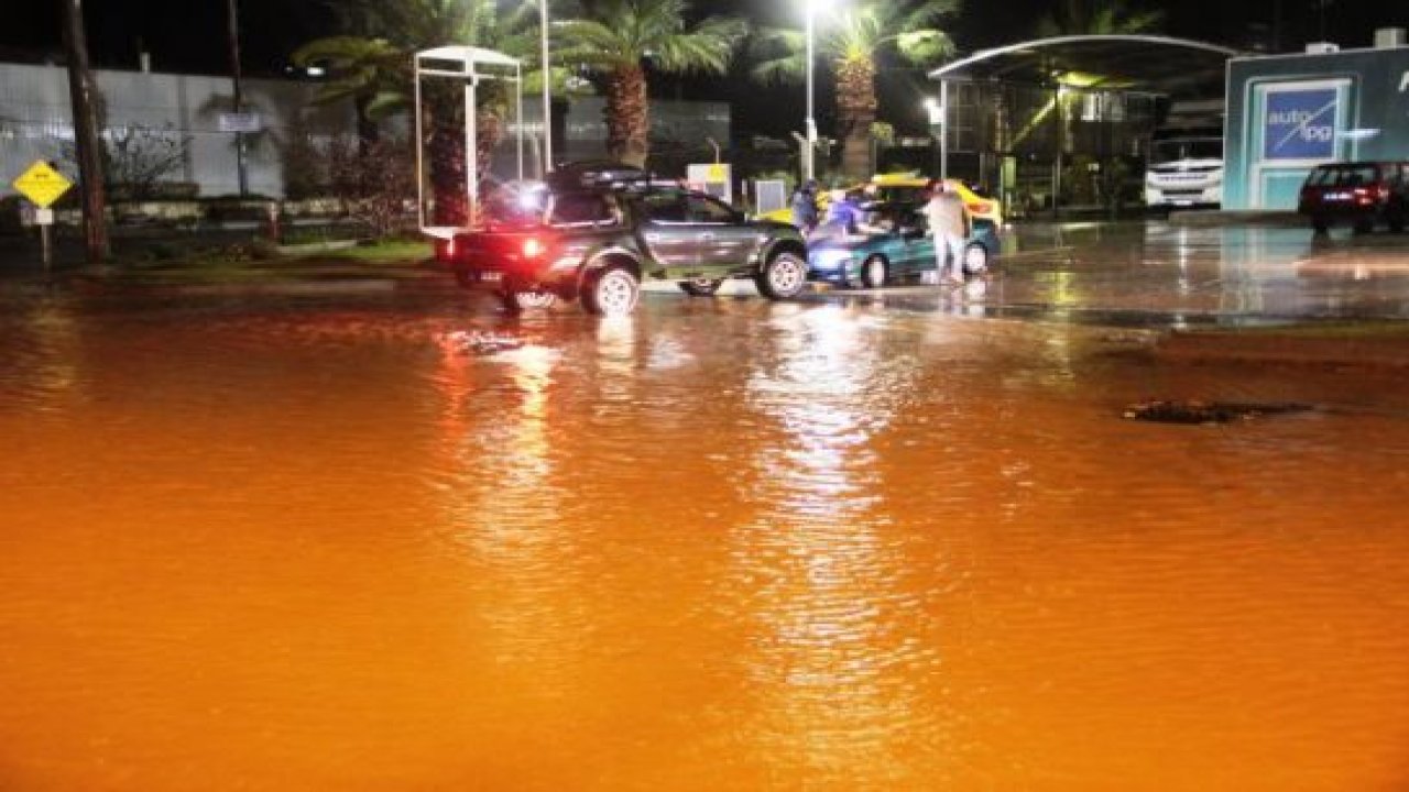 Bodrum’da dereler taştı, ağaçlar devrildi