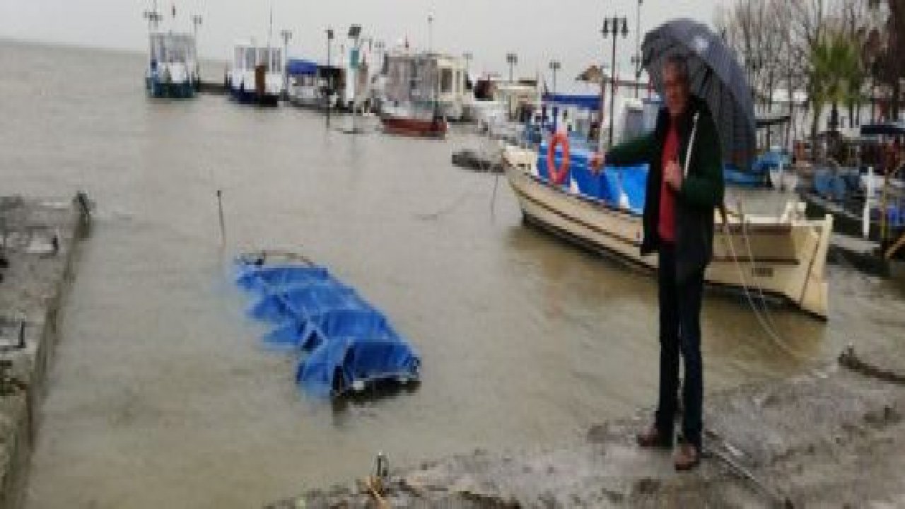 Köyceğiz’de balıkçı teknesi battı