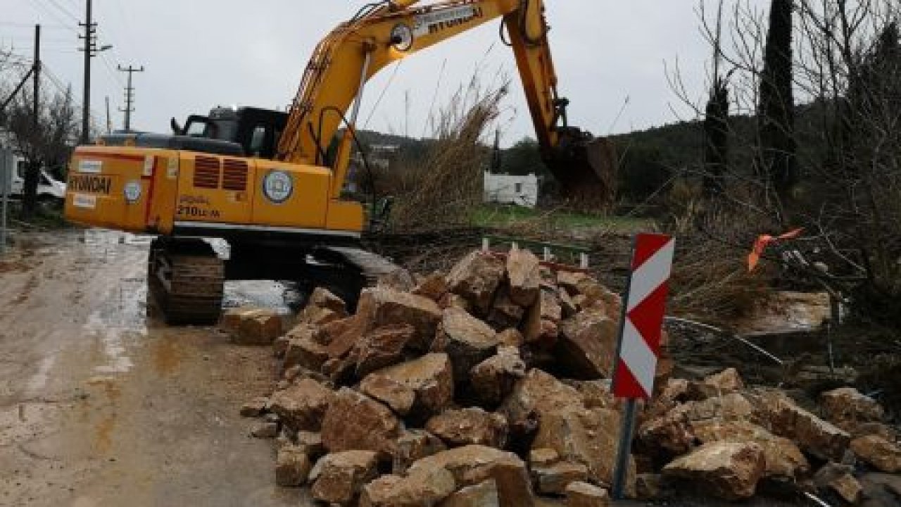 Büyükşehir’den yağışla gelen olumsuzluklara anında müdahale