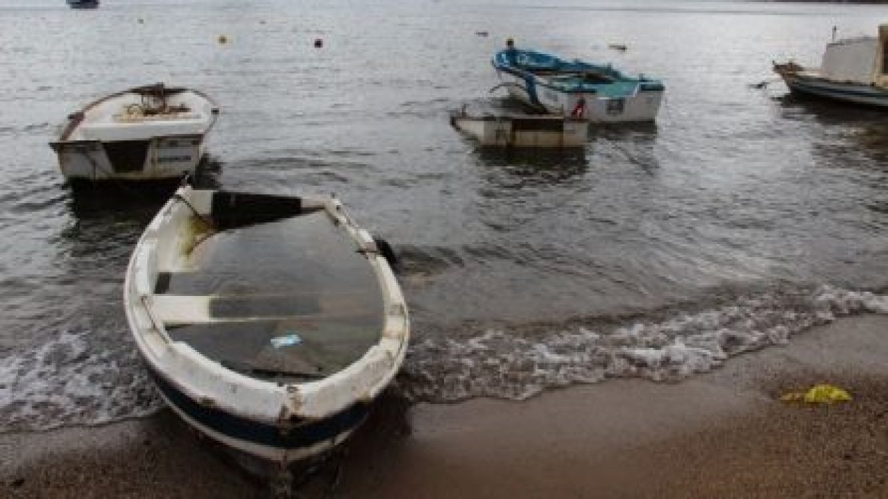 Tekneler battı, araziler sular altında kaldı