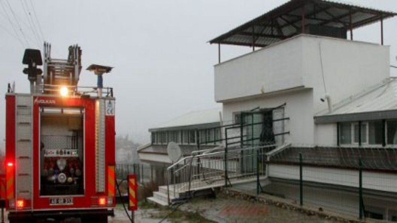 Erkek öğrenci yurdunda yangın