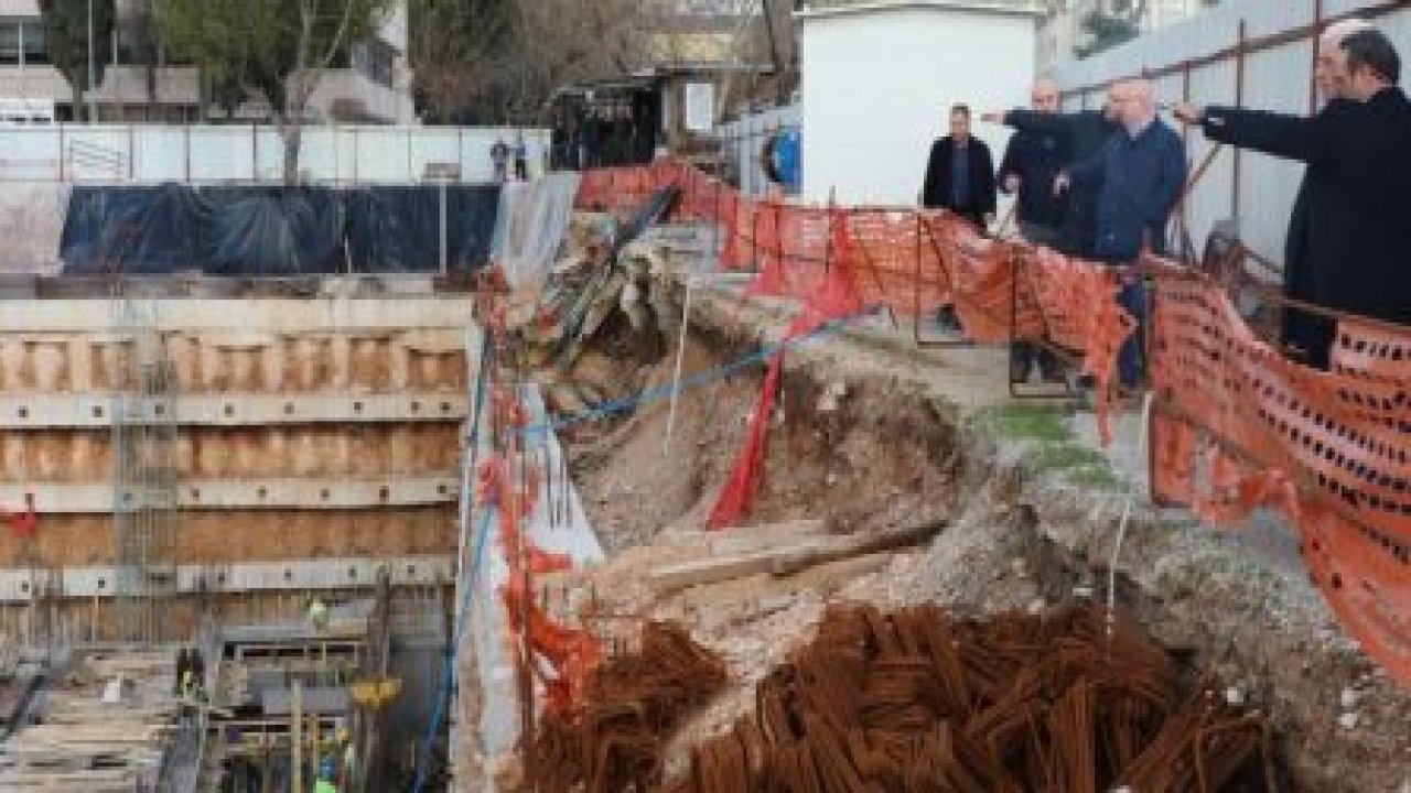 Başkanlar Kent Meydanı Çalışmalarını Yerinde İnceledi