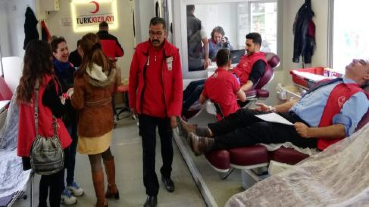 Kan vererek hayat kurtardılar