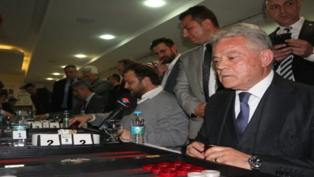 Başkan adayları tavla oynadı