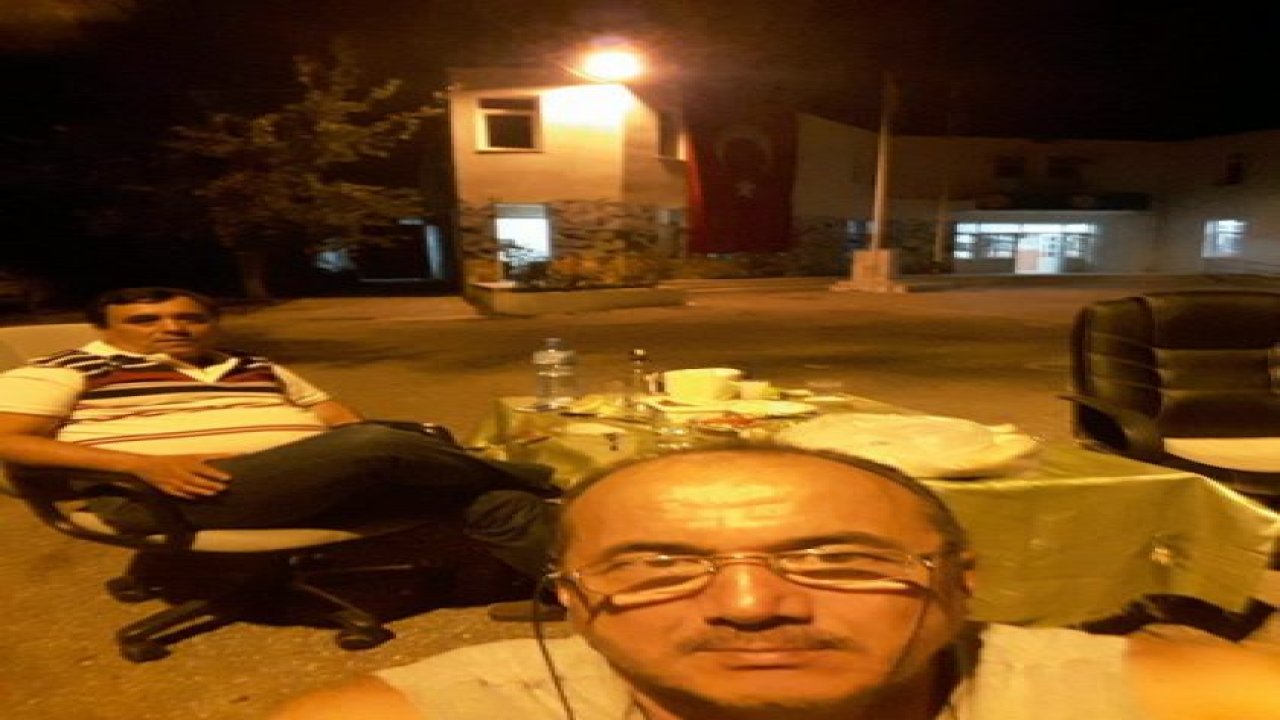 Okul bahçesinde rakı sofrası kurdular