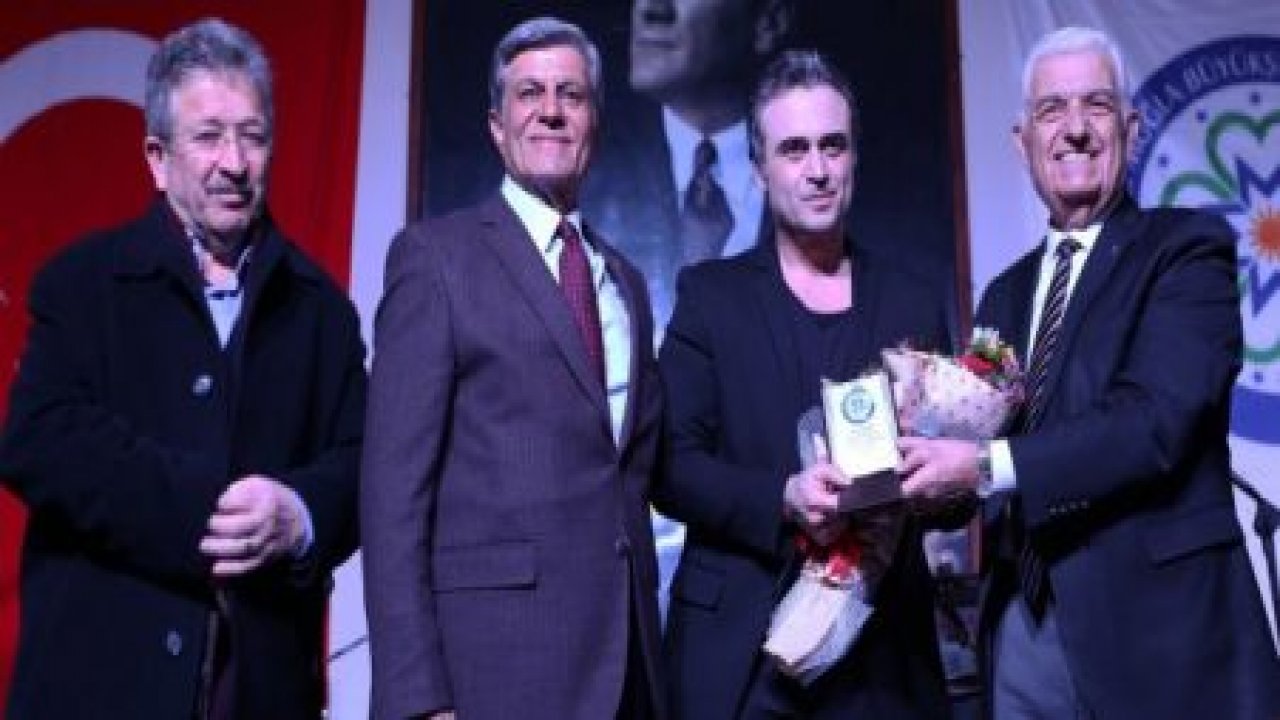 Kutsi, Sevgililer günü etkinliğinde Muğlalılarla buluştu