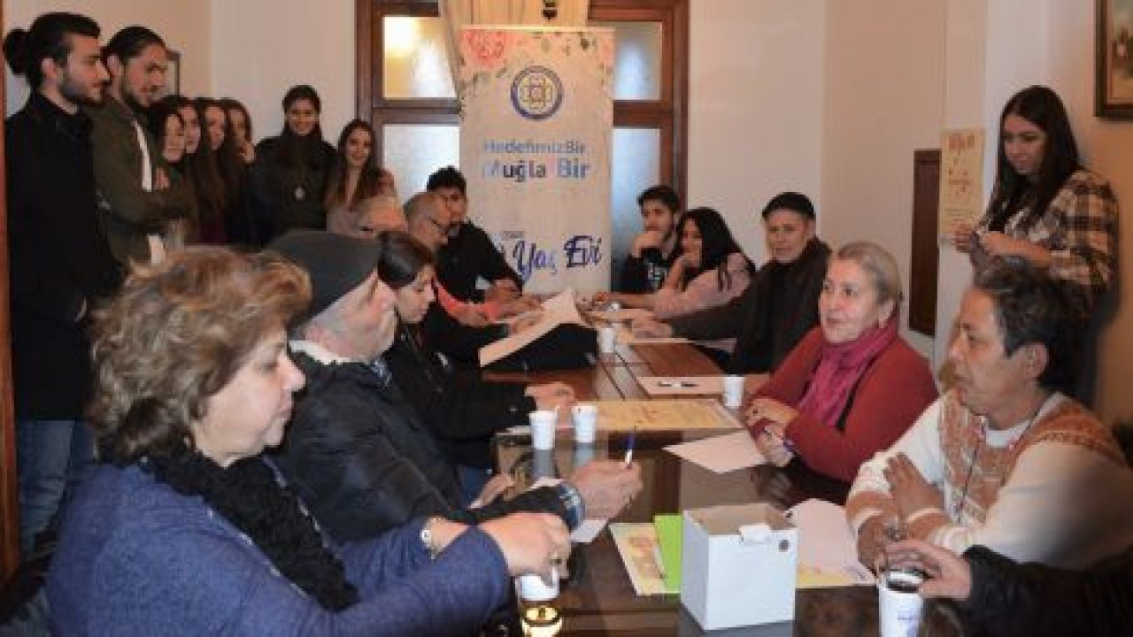 100 Yaş Evi üyeleri yabancı dil öğreniyor