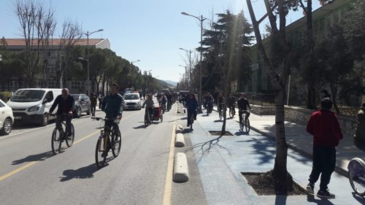 Pedallara Mavi Yol İçin Basıldı