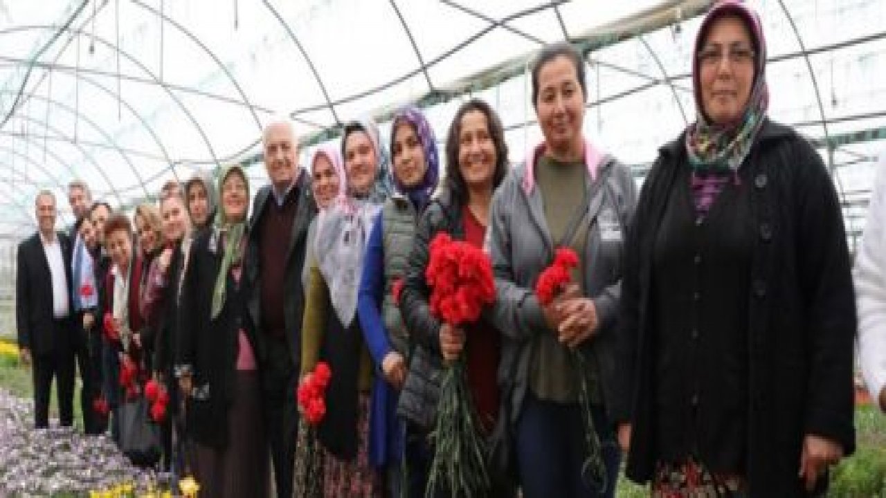 Gürün Köyceğiz’de çiçeklerle karşılandı
