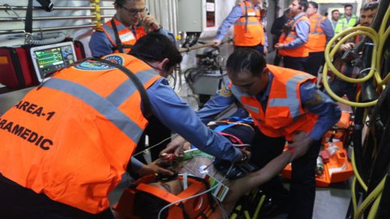 Denizaltı kurtarma tatbikatı nefesleri kesti