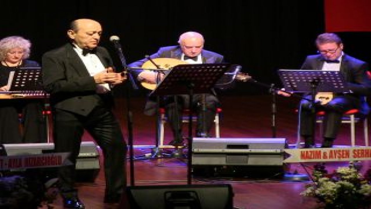 40 Yıldır Neşter Tutan Eller Bu Defa Mikrofon Tuttu  