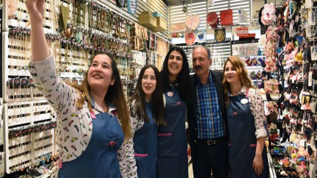 İşten Çıkarmalara Tepki Gösteren Saatcı, ‘Sosyal Demokratlık Bu Mu?’