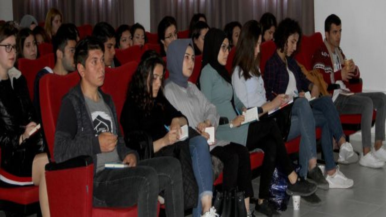 Paramedik öğrencilerine eğitim verildi