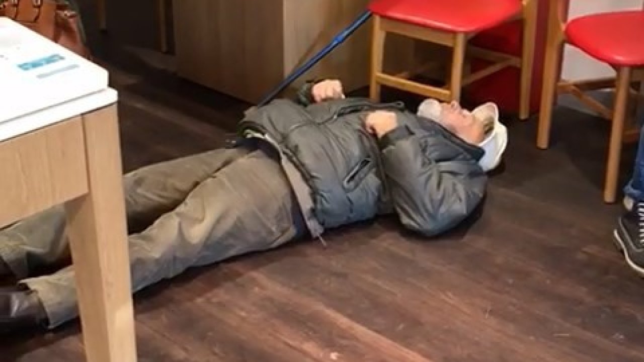 90'lık dede telefon faturasını görünce bayıldı