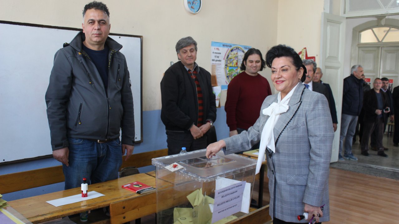 Vali Civelek Oyunu Kullandı