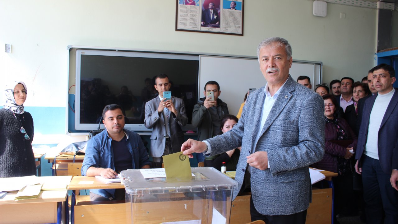 M. Nil Hıdır Oyunu Kullandı