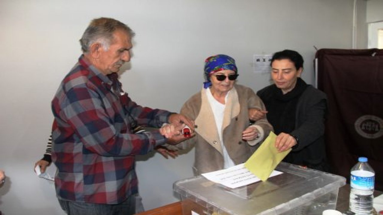 Fatma Girik Hasta Yatağından Kalkıp Oy Kullandı  