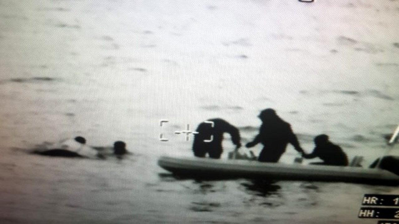 Boğulmak üzere olan mültecileri Sahil Güvenlik kurtardı