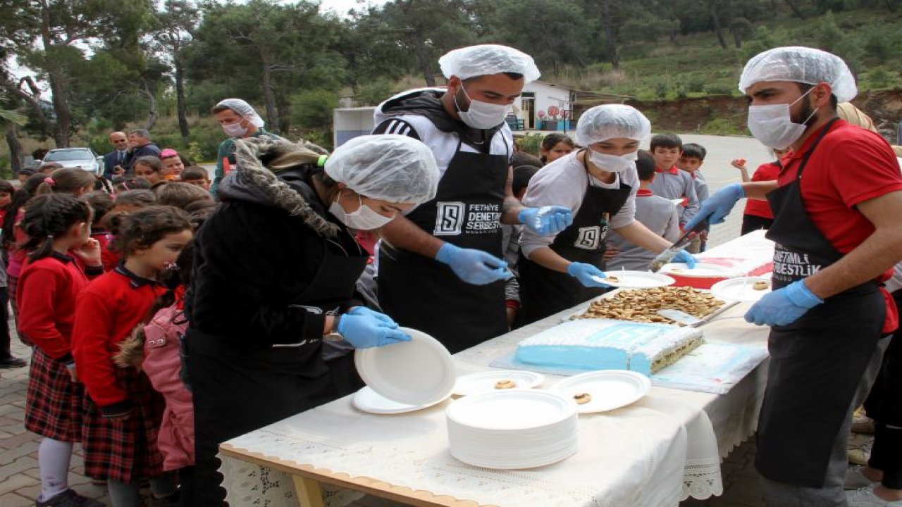 Hükümlülerden öğrencilere pasta ikramı
