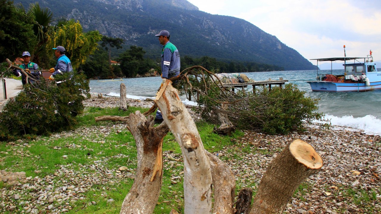 3 Şahsın Evinde Üzerinde Talaş Bulunan Kıyafetler Ele Geçirildi  