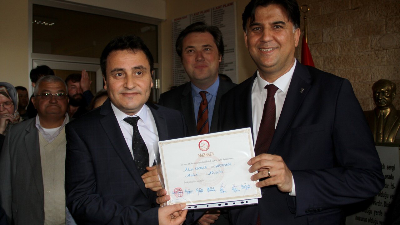 Başkan Karaca Mazbatasını Aldı