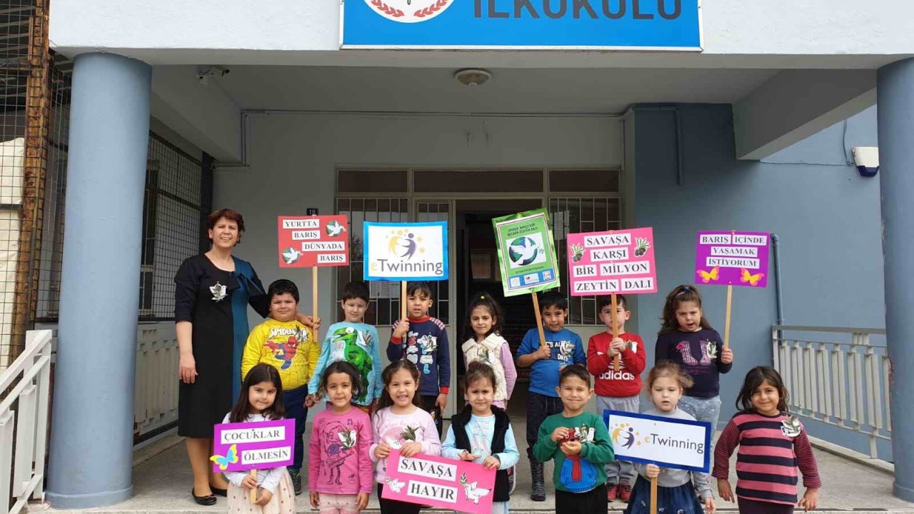 Öğrencilerden Savaşa Karşı Bir Milyon Zeytin Dalı