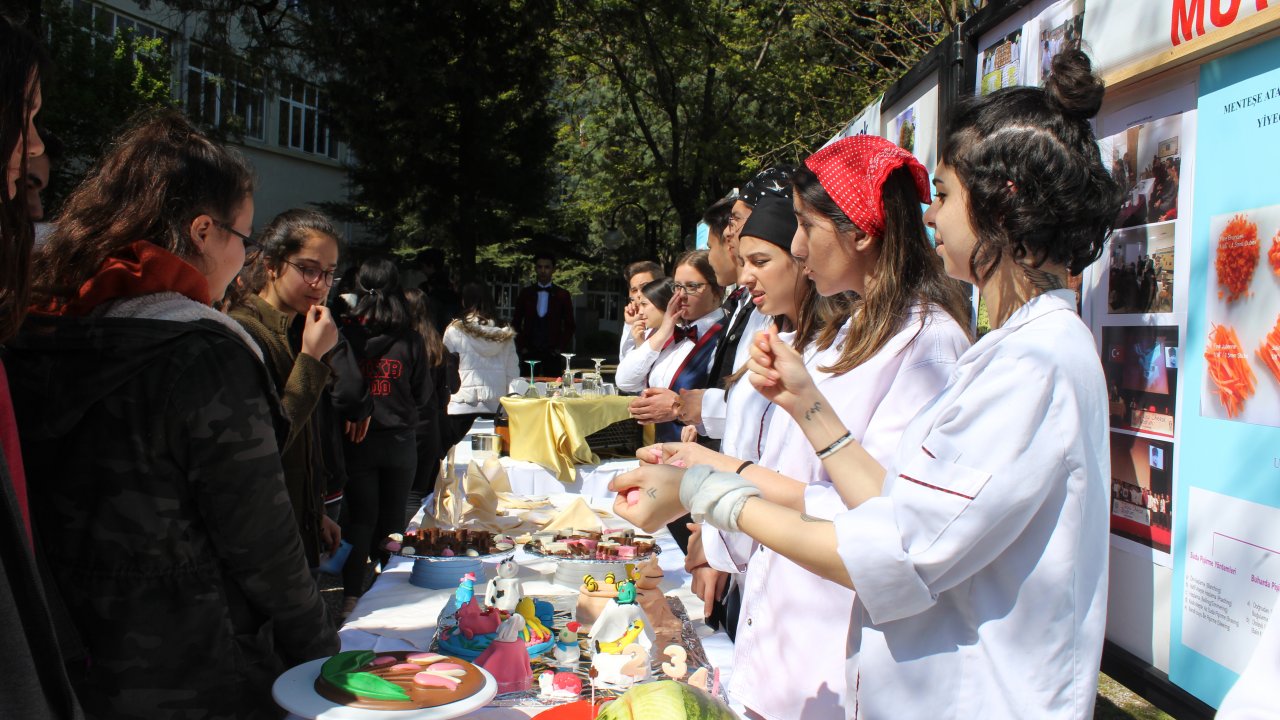 Öğrenciler Mesleklerini Tanıttı