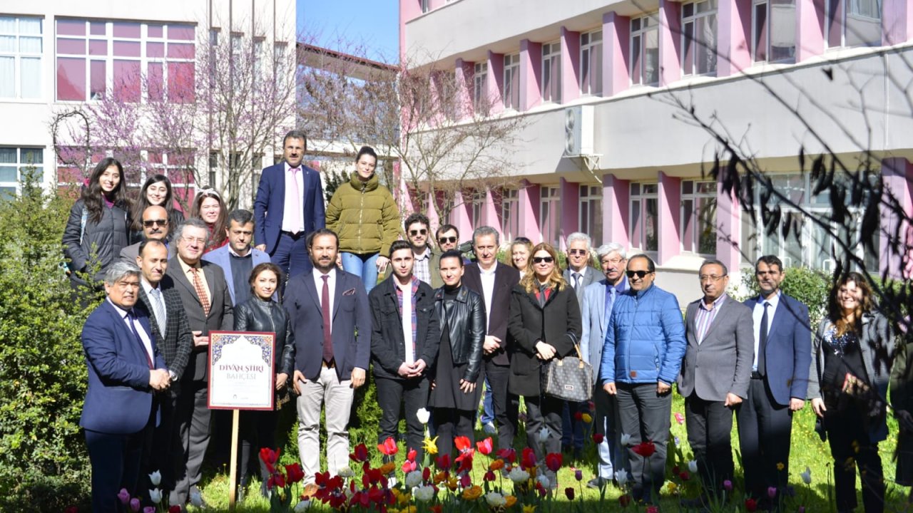 Üniversitede Divan Şiiri Bahçesi