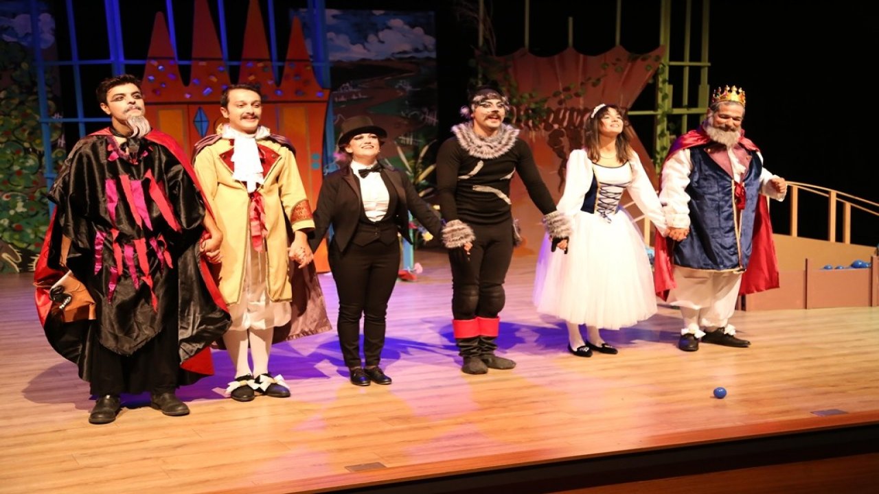 ‘Çizmeli Kedi’ Sezon Finali Yapıyor