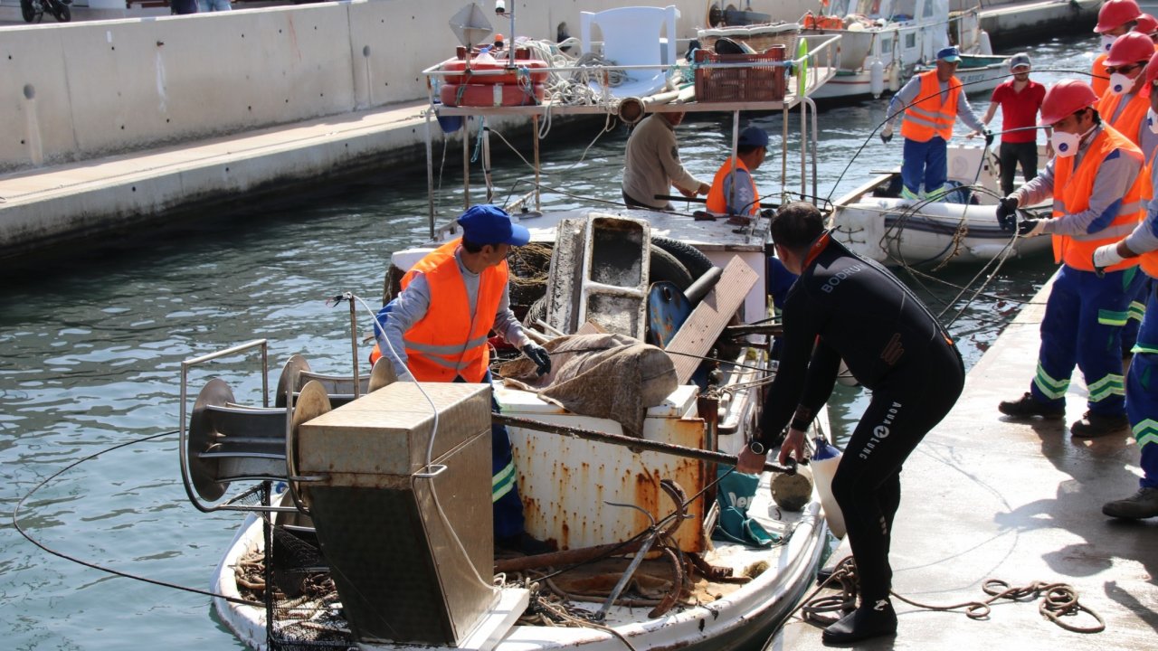 Deniz dibinden pompalı tüfek çıktı