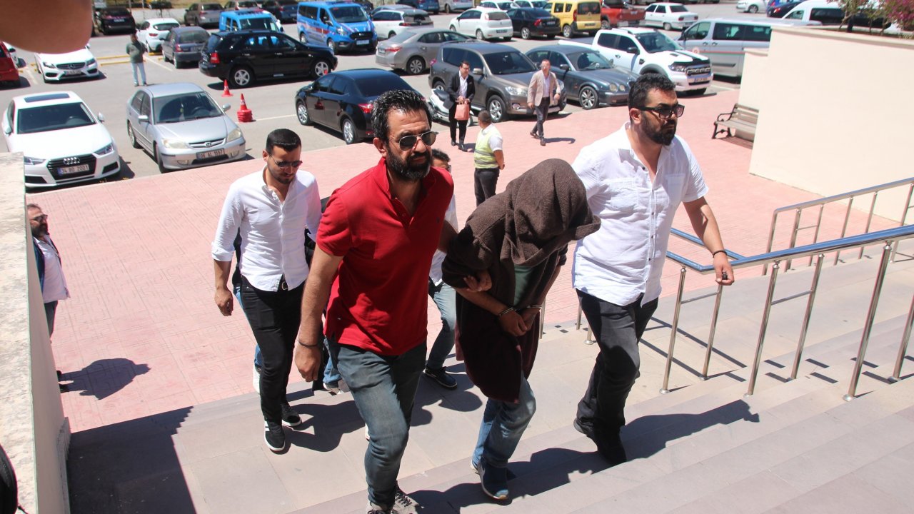 Lüks Villanın İçinde Uyuşturucu Serası Çıktı