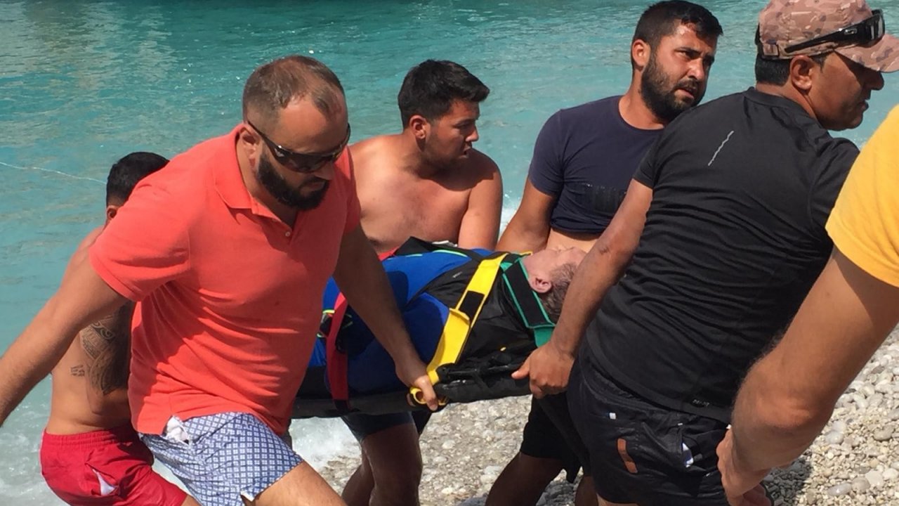 Denize Düşen Rus Paraşütçü Öldü