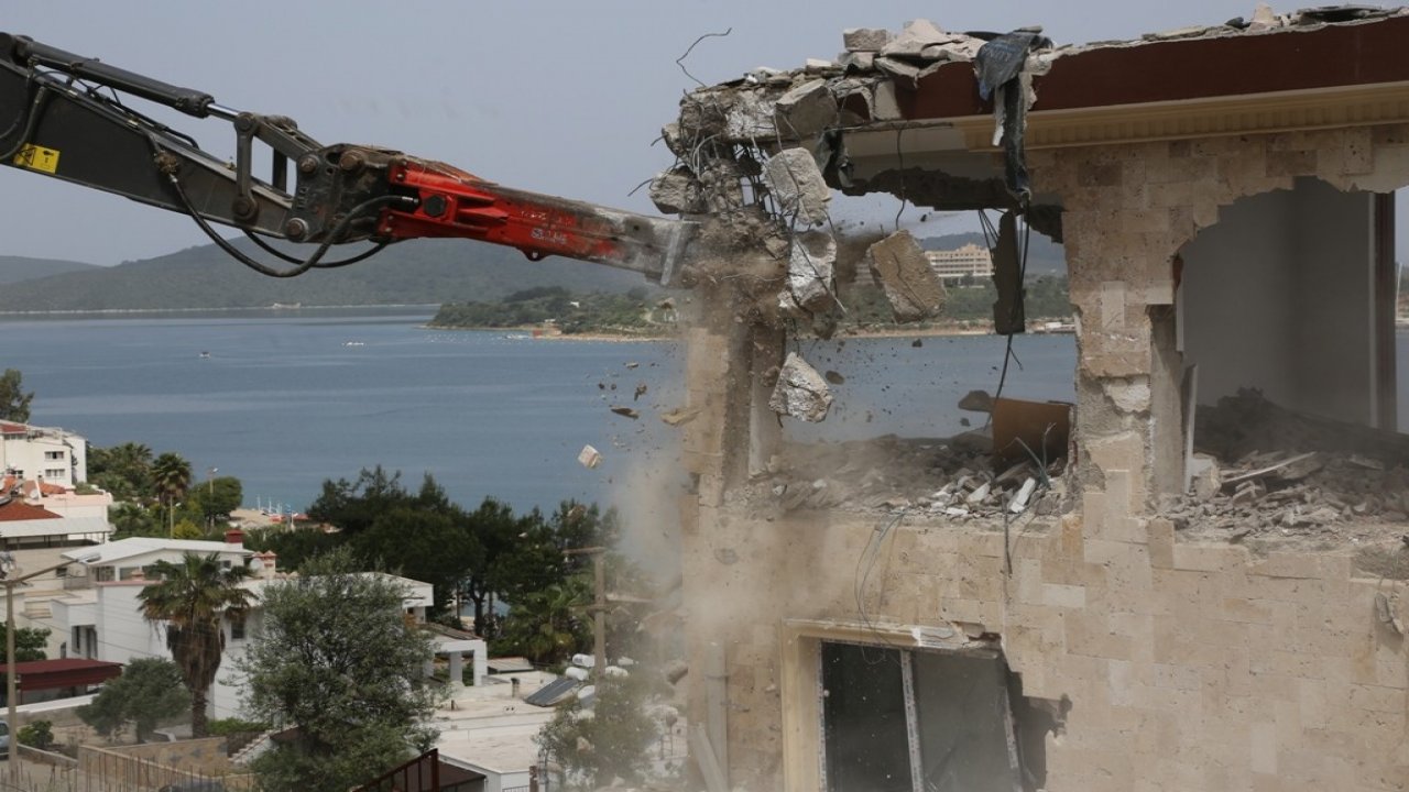 Milyon Dolarlık Villalar Yerle Bir Edildi