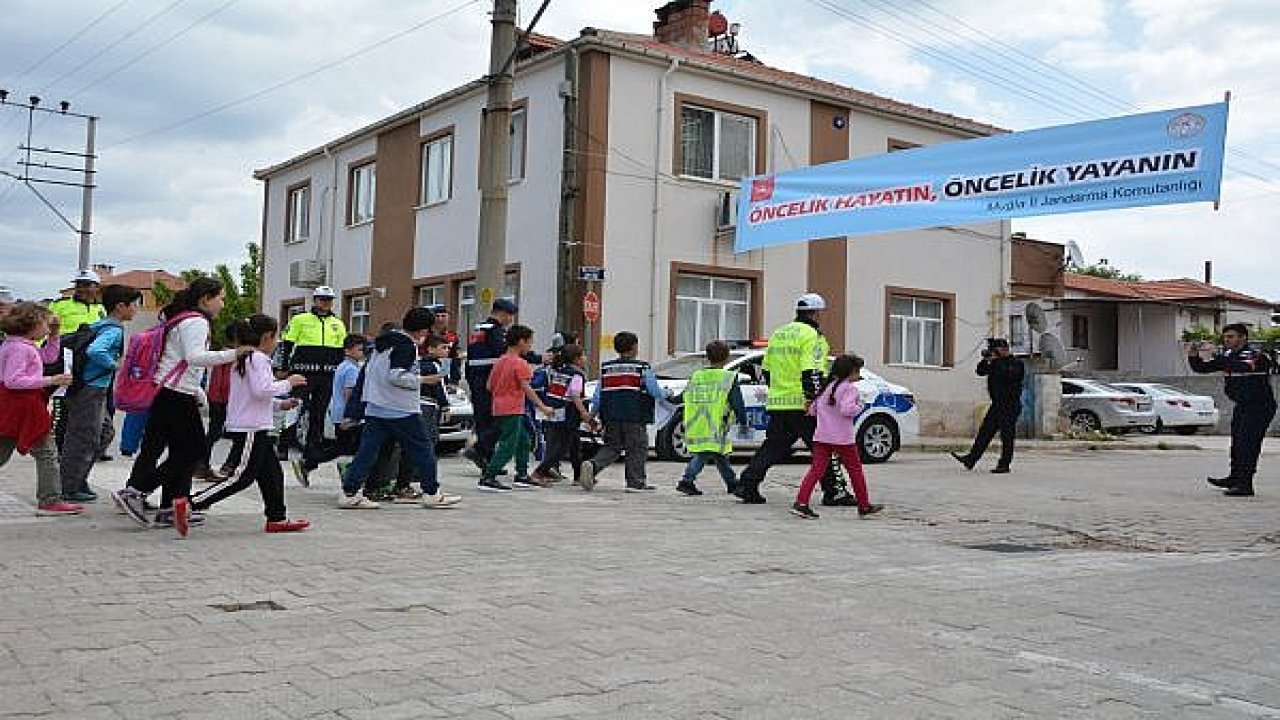 Emniyet ve Jandarma Yaya Geçişlerinde Trafik Uygulaması Yaptı